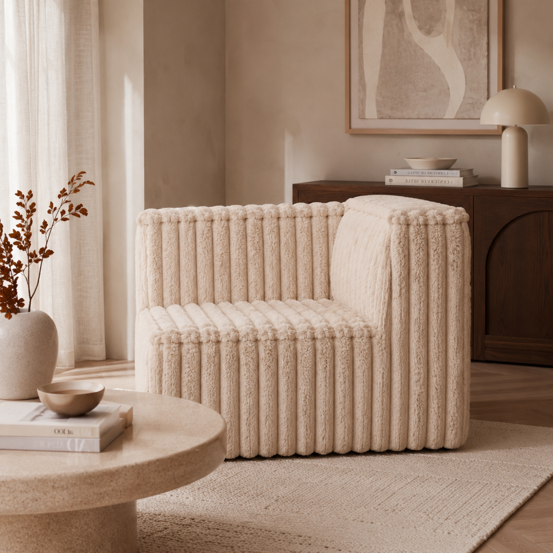 Module d’angle de canapé modulable déhoussable beige en fourrure côtelée, assise et côté rembourrés, vue en intérieur