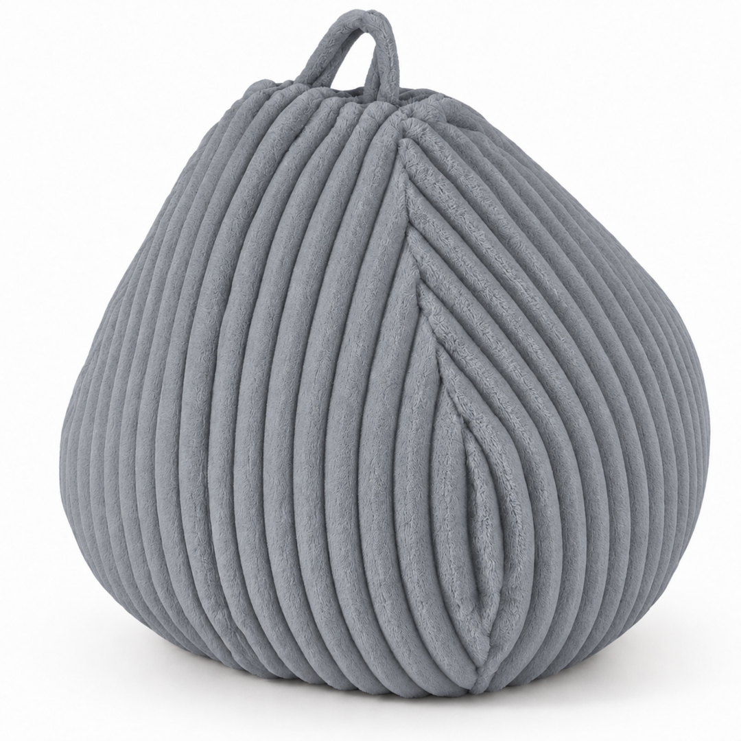 Pouf poire en fourrure côtelée grise, vue arrondie avec poignée