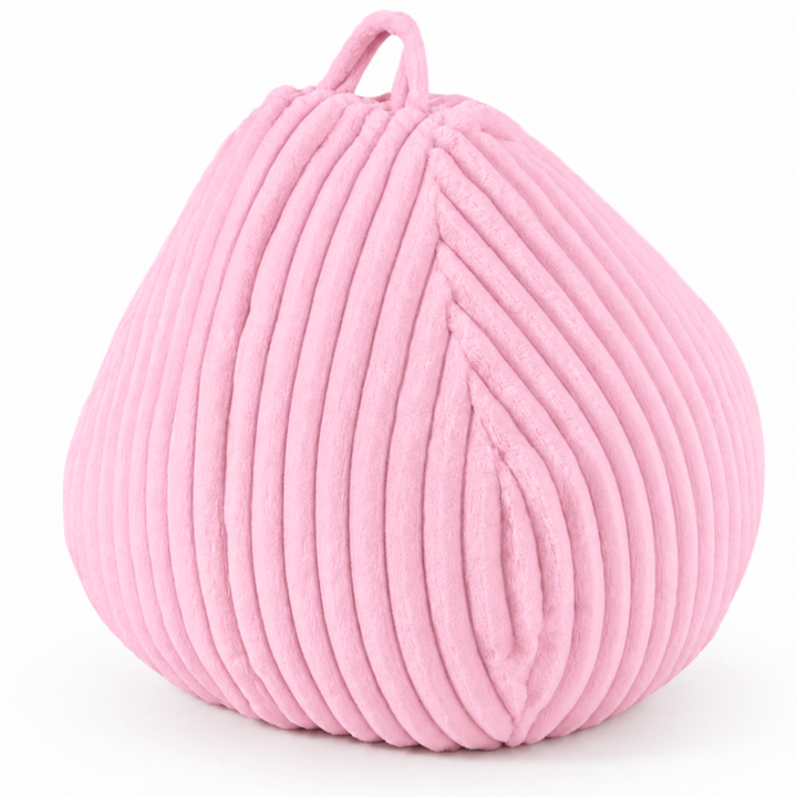 Pouf poire en fourrure côtelé rose, aspect textile en côtes, poignée visible