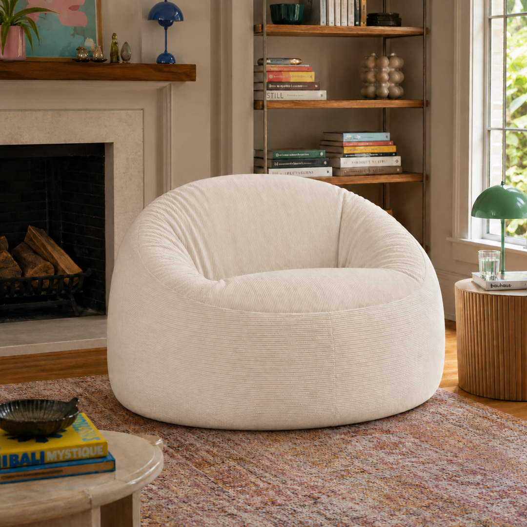 Pouf déhoussable rond en velours côtelé écru, vue en intérieur